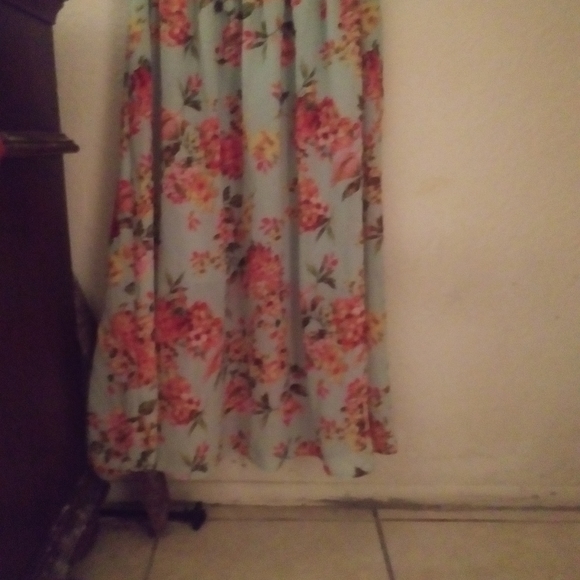 Dress - Picture 5 of 5